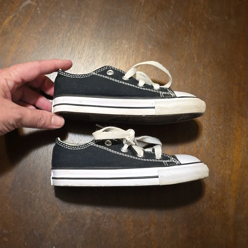 Converse Chucks Black & White Tennis‎ Shoes Size 9